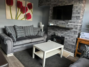 WV1 Bridge House - 3 Bedrooms, Sleeps 6 Free Parking